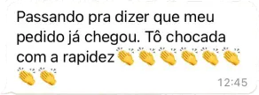 Mensagem de uma cliente que diz 'Passando pra dizer que meu pedido já chegou. Tô chocada com a rapidez.'
