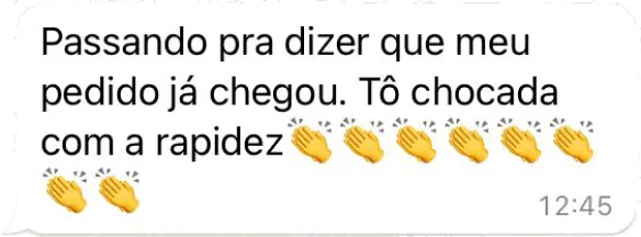Mensagem de uma cliente que diz 'Passando pra dizer que meu pedido já chegou. Tô chocada com a rapidez.'